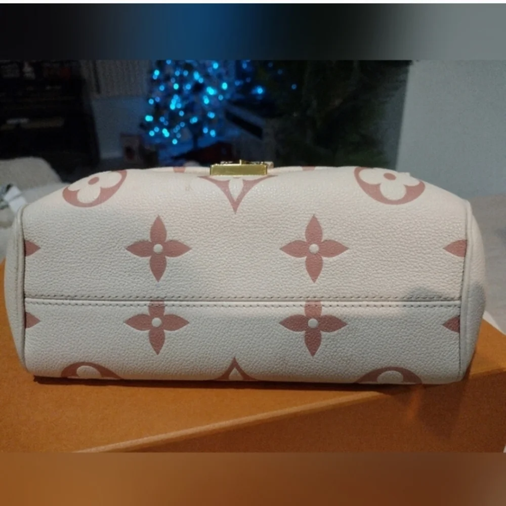 Louis Vuitton Favorite NM Crème Rose Trianon Crossbody Bag